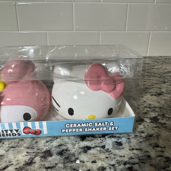 Hello kitty and melody salt and pepper shaker - Picture 2 of 6